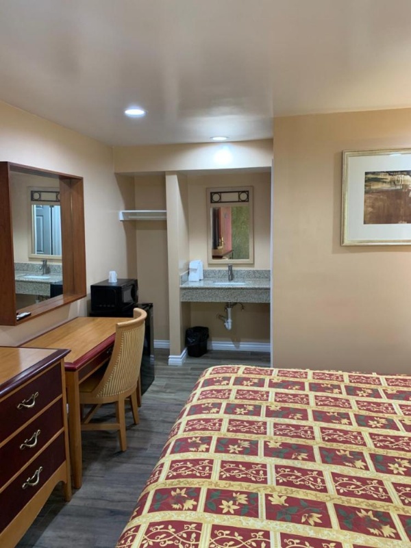 Budget Inn Motel image 18